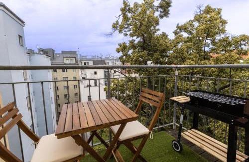Funfhaus Apartment | Wonderful apartment close to City Centre With Porch