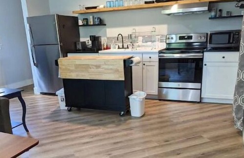 Wilmington Cottage | Wonderful Downtown Cottage - Big Backyard - Pet Friendly!