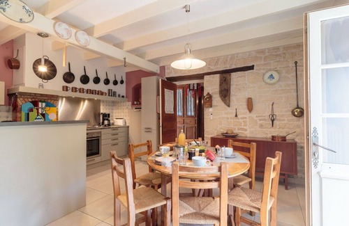 Mauze-sur-le-Mignon House | Wonderful private villa for 7 people with WIFI, private pool, TV, terrace and pets allowed