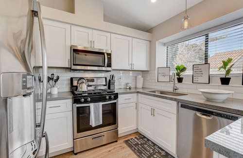 Paradise Valley House | Wonderful home near the strip and airport