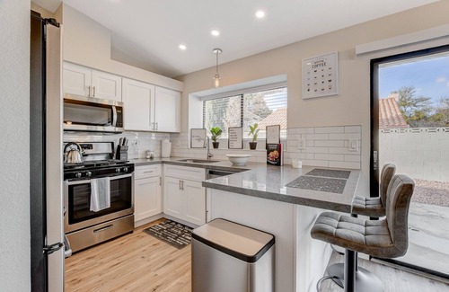 Paradise Valley House | Wonderful home near the strip and airport