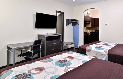 Spring Hotel | Wonderful Place To Stay! 3 Spacious Units! Near TGR Exotics Wildlife Park!
