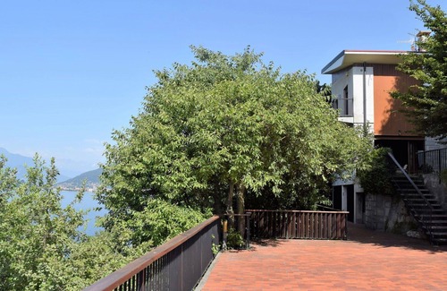Laveno Villa | Wonderful private villa for 9 guests with WIFI, TV and terrace