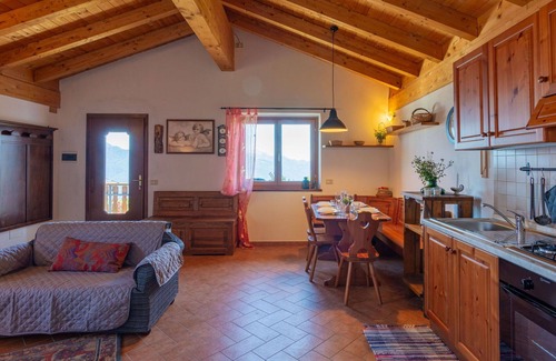 Peglio House | Wonderful private villa for 4 guests with WIFI, TV, balcony and pets allowed
