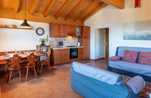 Peglio House | Wonderful private villa for 4 guests with WIFI, TV, balcony and pets allowed