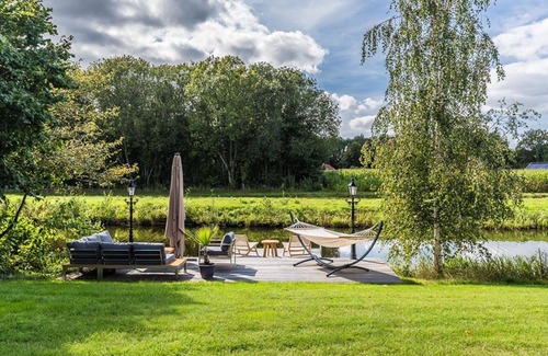 Vlagtwedde House | Wonderful private villa for 6 people with WIFI, pool, TV and patio