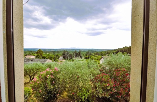 Montreal House | Wonderful private villa for 2 people with TV, patio, pets allowed and panoramic view