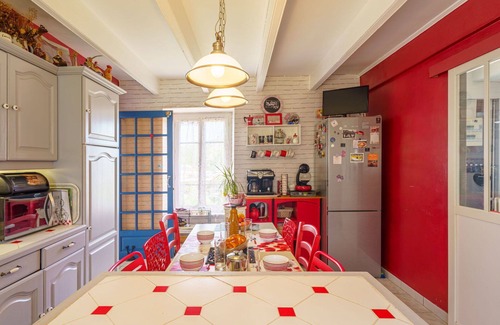 Primelin House | Wonderful private villa for 10 guests with WIFI, TV and terrace