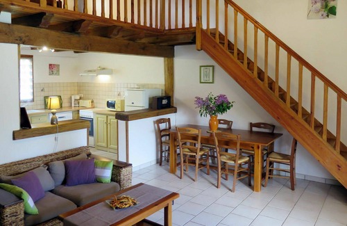 Blanquefort-sur-Briolance Villa | Wonderful private villa for 5 guests with hot tub, WIFI, private pool, TV, terrace and pets allo.