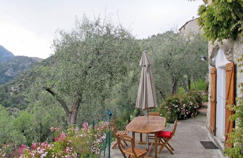 Airole Villa | Wonderful private villa for 2 guests with WIFI, patio and pets allowed