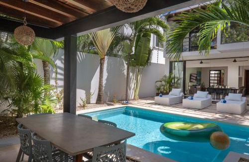 La Veleta Villa | Wonderful Tropical Home 3BR, Garden, Private Pool.
