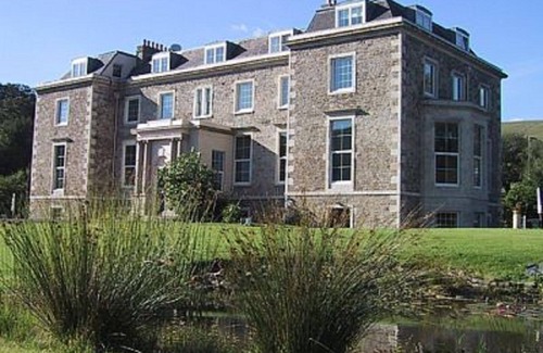 Selkirk Apartment | Wonderful Views and Privacy at the top of the house