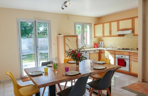 Denneville House | Wonderful villa for 6 guests with WIFI, TV, terrace and pets allowed