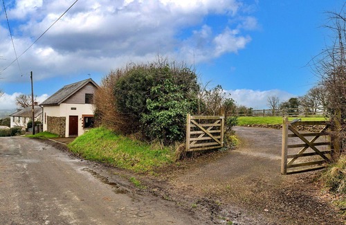 Holsworthy House | Wonderful villa for 7 guests with WIFI, TV, terrace and pets allowed