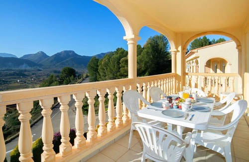 Jalon House | Wonderful villa for 6 guests with WIFI, A/C, pool, TV and terrace