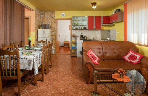 Polje House | Wonderful villa for 6 guests with private pool, hot tub, A/C, WIFI, TV, terrace and pets allowed