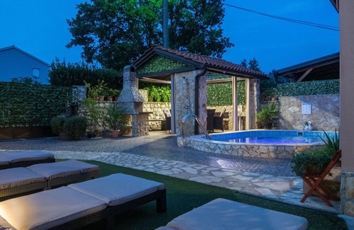Polje House | Wonderful villa for 6 guests with private pool, hot tub, A/C, WIFI, TV, terrace and pets allowed