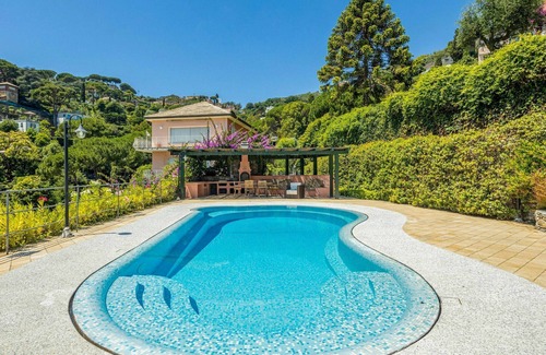 Rapallo Villa | Wonderful villa for 8 guests with WIFI, A/C, private pool, TV and patio