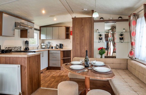 Helston House | Wonderful villa for 6 guests with WIFI, pool, terrace, pets allowed and parking
