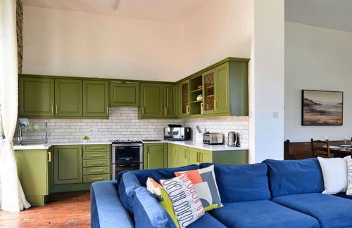 Dinas Mawddwy House | Wonderful villa for 12 people with hot tub, WIFI, TV and pets allowed