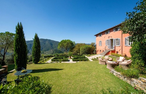 Lucca Villa | Wonderful villa with WIFI, private pool, A/C, TV, terrace and panoramic view, close to Lucca