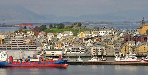 Alesund Apartment | Wonderfully located, 2BR, Balcony