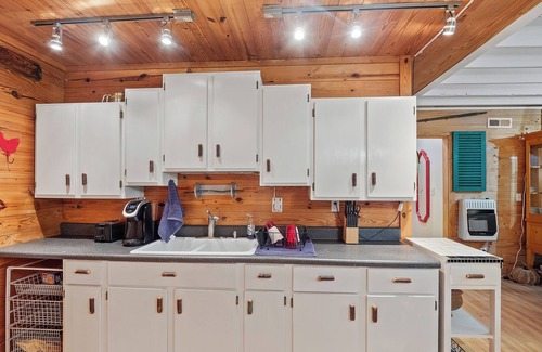 Bremen House | Wonderland Cabin: 3 BR, 2 BA House in Bremen, Sleeps 10