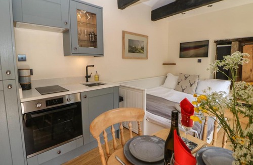 Earl Sterndale House | Woodbine Retreat