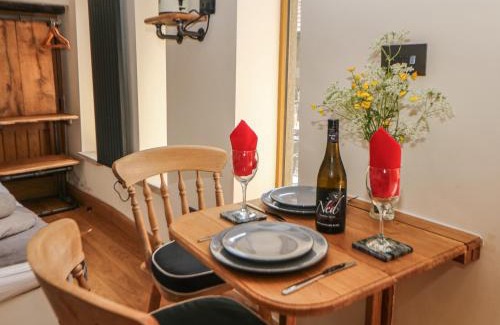 Earl Sterndale House | Woodbine Retreat