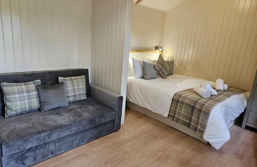Brynrefail Cabin | Woodland Shepherds Hut - 'Saga'