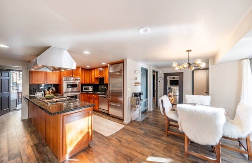 Munds Park Cabin | Woodsy 4BR Retreat w/Hot Tub | Near Trails