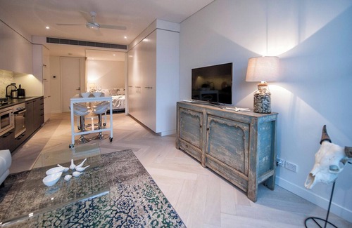 Woolloomooloo Apartment | Woolloomooloo - WMLOO - Cowper Wharf Road - Stylish Studio with Balcony, BBQ Parking by Woolloomooloo Wharf