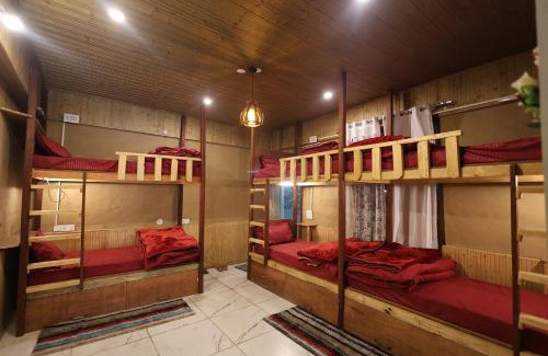 Banjar Hotel | WOWSTAYZ Tirthan Village Resort - Tirthan Valley
