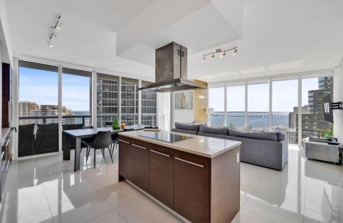 Downtown Miami House | Wrap around Bay View, W Hotel Luxury 2BR 2BA, Pool, Spa, Free Gym Classes
