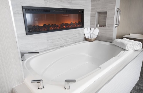 Downtown Niagara Falls Hotel | Wyndham Garden at Niagara Falls