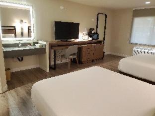 Midway-Pacific Highway Hotel | Wyndham Garden San Diego