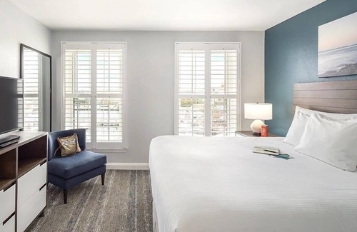 Yachting Village Resort | Wyndham Newport Onshore-2 BR-Near Museum,shops & more
