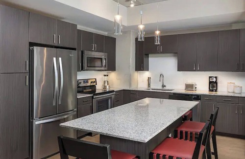 Civic District Apartment | Wyndham Resort 2BD/2BA Deluxe Suite in fantastic downtown Austin - RACE WEEKEND!