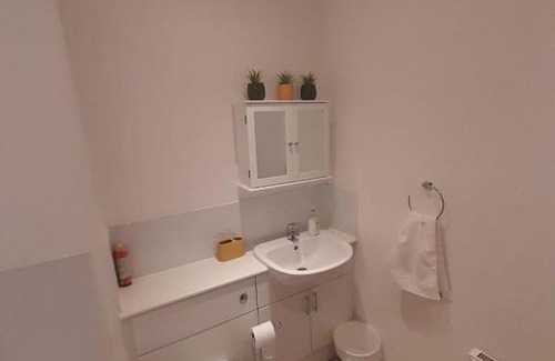 Broad Green Apartment | X2 bed x2 bath balcony apartment