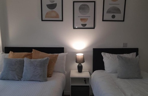 Broad Green Apartment | X2 bed x2 bath balcony apartment