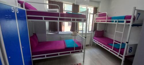 Taksim Hostel | XALİLA HOSTEL & CAFE, MEN's ROOM, BEST IN ISTANBUL ,