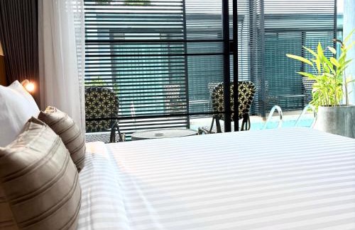 Rawai Hotel | Xen Pool Access