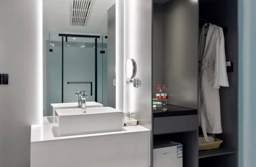 Jeifangbei Central Business District Hotel | Xingzhi Yunbo Riverview Hotel (Chongqing Jiefangbei Hongyadong Branch)