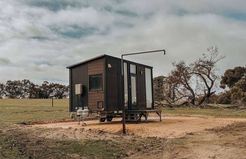 Willalooka House | Xmas Rocks - Paddock Pod by Tiny Away