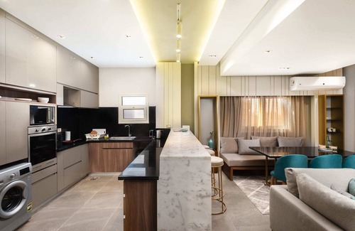 New Cairo Apartment | Xuru Stays I The Sleek & Ritzy 2 BDR 15 min From CAI Airpt