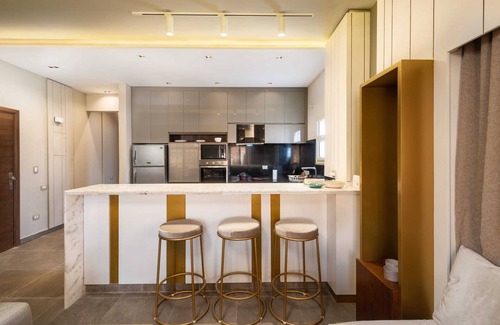 New Cairo Apartment | Xuru Stays I The Sleek & Ritzy 2 BDR 15 min From CAI Airpt