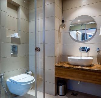 The Mall Road Hotel | Xyst Notting hill the Mall, Mussoorie