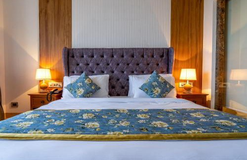 The Mall Road Hotel | Xyst Notting hill the Mall, Mussoorie
