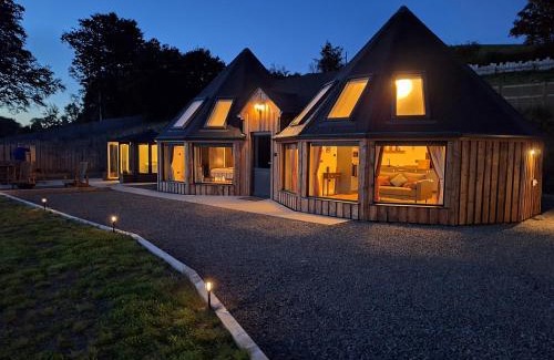 Cribyn House | Y Cwlwm - The Celtic Knot