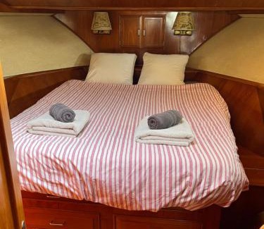 Deauville Boat Rental | Yacht Moineau VI